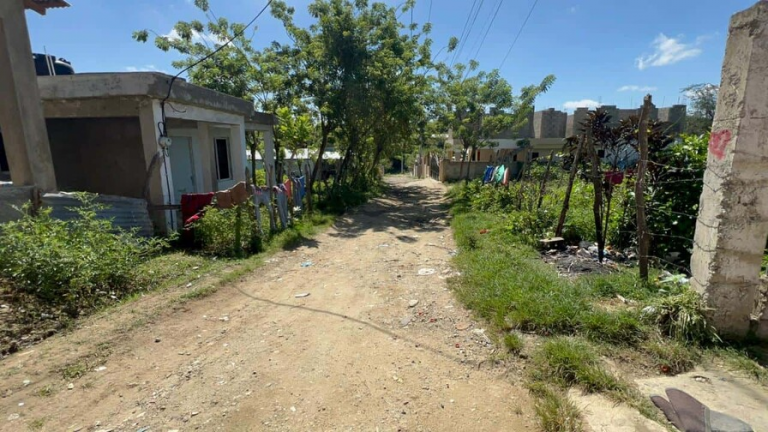 Le aplican cerca de 100 puntos a niña atacada por otra menor en Santiago