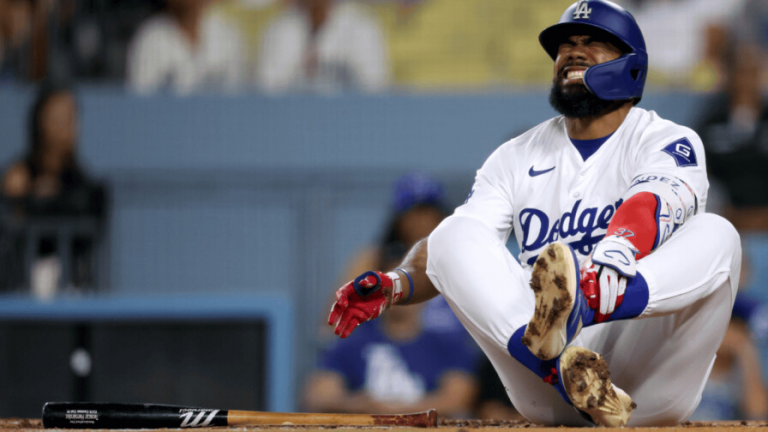 Roberts dice que los Dodgers colocarán a Teoscar Hernández en la lista de lesionados