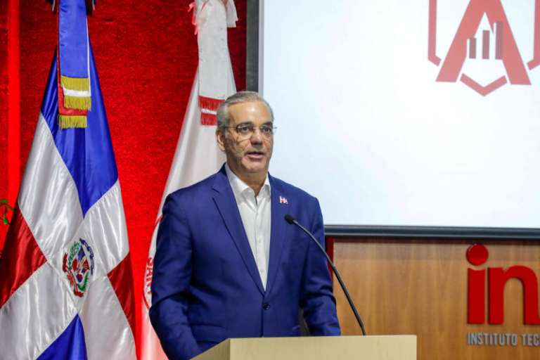 Presidente afirma que pobreza monetaria de RD alcanzó “mínimo histórico” en primer trimestre 2026