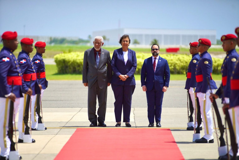 Presidenta de Surinam arribó este sábado a RD y tendrá una apretada agenda de actividades